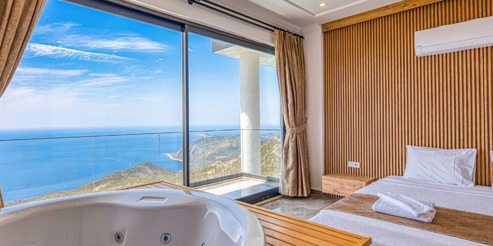 Suite de hotel con vistas al mar